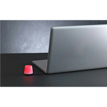 Kuando Busylight Omega USB est une lampe qui sert de voyant sonore et visuel pour réduire les distractions et éliminer les interruptions.