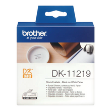 Rouleau d'étiquettes Brother original – Noir sur blanc, 12 mm de diamètre - DK-11219. Ces étiquettes de taille standard sont utiles pour les logos, les codes-barres, les badges visiteurs ou les informations relatives aux expéditions. QL-700, QL-1100, QL-600B, QL-800, QL-810W, QL-820NWB, QL-1110NWB, QL-820NWBVM, QL-1050, QL-1060N