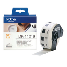 Rouleau d'étiquettes Brother original – Noir sur blanc, 12 mm de diamètre - DK-11219. Ces étiquettes de taille standard sont utiles pour les logos, les codes-barres, les badges visiteurs ou les informations relatives aux expéditions. QL-700, QL-1100, QL-600B, QL-800, QL-810W, QL-820NWB, QL-1110NWB, QL-820NWBVM, QL-1050, QL-1060N