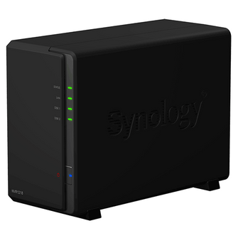 Le Network Video Recorder NVR1218 de Synology est une solution de surveillance privée tout en un, à faible consommation électrique, avec une sortie HDMI pour la surveillance indirecte et la gestion sans PC. NVR1218 prend en charge jusqu'à 12 chaînes de flux de caméra en 720p/30 IPS.