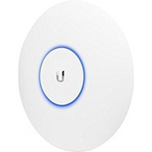 Le point d'accès UniFi® ac LR Ubiquiti s'utilise en intérieur. Vitesse de connexion entre 450 Mbps et 900 Mbps ✔️